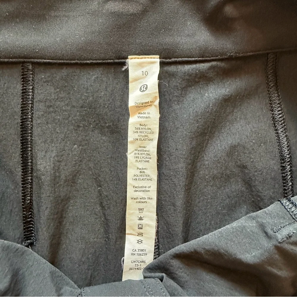 Lululemon Relaxed-Fit Super-High-Rise Cargo Short 4" Black Size 10 - Picture 6 of 15